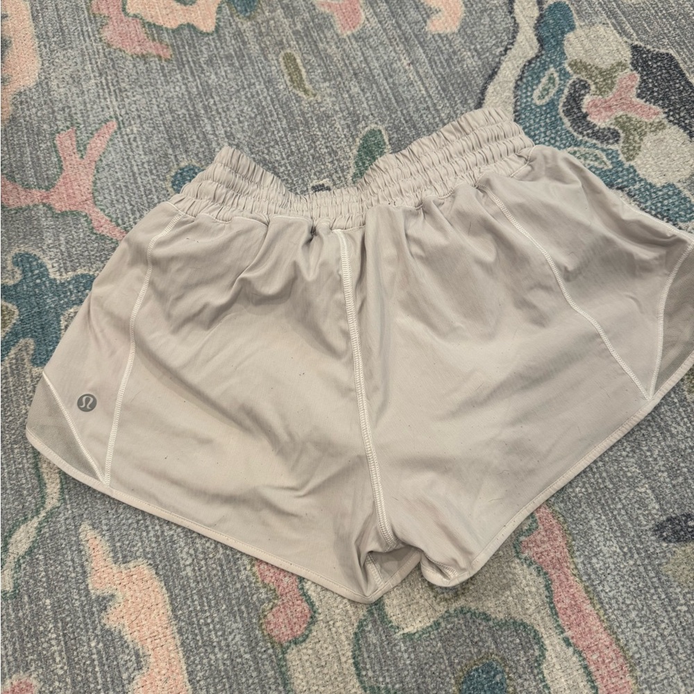 lululemon athletica Hotty Hot Short 2.5